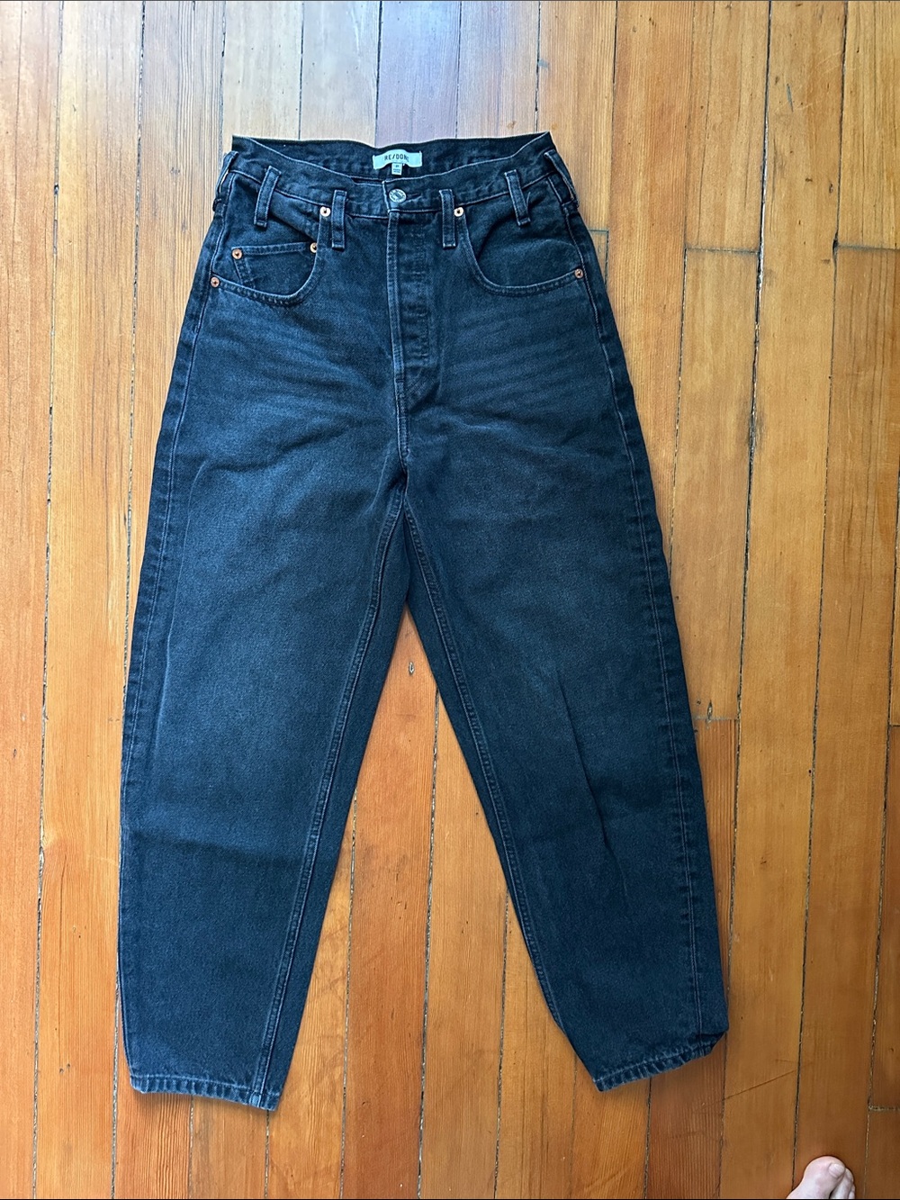 Re/Done Women’s washed black Relaxed Tapered Jeans